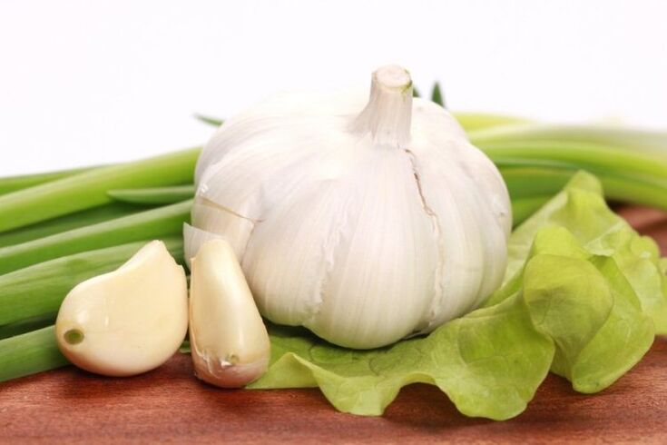 Bawang putih mempunyai sifat anthelmintik kerana rasa pedasnya. 